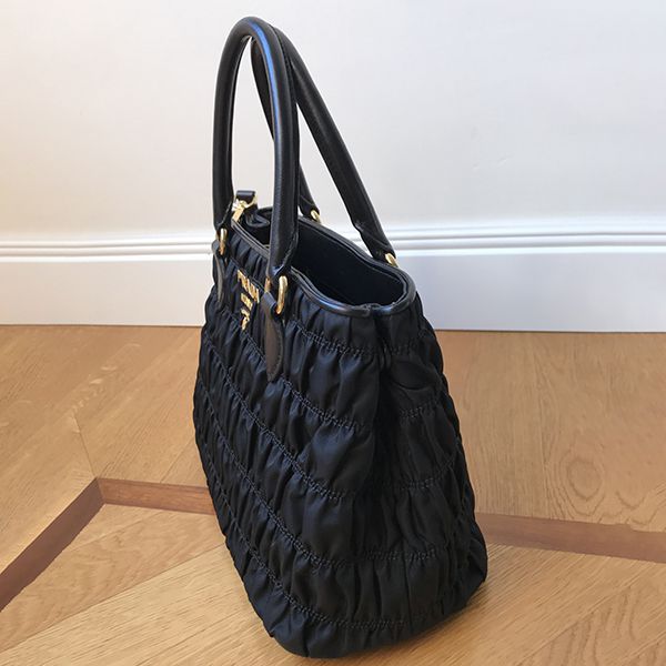 プラダ スーパーコピーゴ―フレナイロン×レザーBAG  1BA173